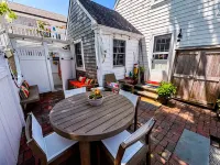 Colorful West End Retreat / Patio / Comfy King Bed / Walk Everywhere! / Parking
