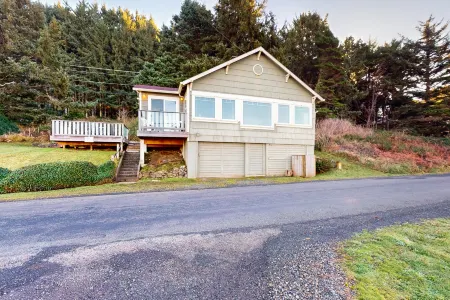 Whale - Watcher's Perch Отели рядом с достопримечательностью «Flying Dutchman Winery»