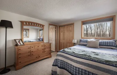 Cozy Retreat - 3 Fireplaces, Hot Tub, Fire Pit, Deck Hotels in Berkeley County