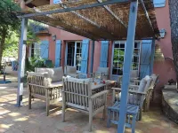 Waterfront villa on sandy beach, private beach, pets welcome. - Homestays