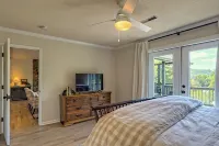 Hilltop Cottage with Hot Tub in Sky Valley, Ga