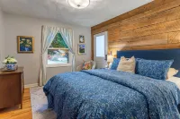 Delightful Downtown Retreat in the Willamette Wine Country