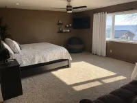 Lake Winnebago Waterfront Cottage W/Hot Tub[2 King; 1 Queen]