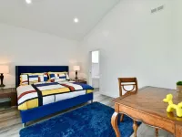 GORGEOUS MODERN HOUSE VERY STYLED FEW BLOCKS FROM FAMOUS DOWNTOWN OF WAYZATA Hotels in Wayzata