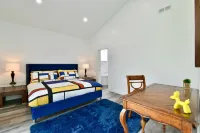 GORGEOUS MODERN HOUSE VERY STYLED FEW BLOCKS FROM FAMOUS DOWNTOWN OF WAYZATA Hotels in Wayzata