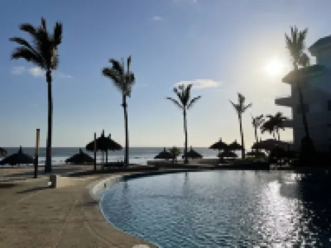 A Pie de Playa Con Hermosa Vista by G P S Rentas