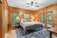 Mountain Cabin with fire-pit, game room and fireplace & hot tub! 4BR 4 bathroom