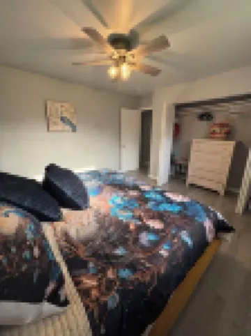 Charming Feathers Theme Home, King Bed, 2-bedroom house in Aurora with WiFi Hotels in Aurora