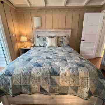 Charming 3-bed home in Carmel-by-the-Sea; Pet Friendly & Near Everything Carmel! Rooms