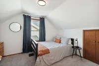 Welcome to Lakeside Magnolia Cottage