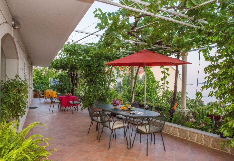 Hotel Studio Apartments Andrijana, Exterior, Garden
