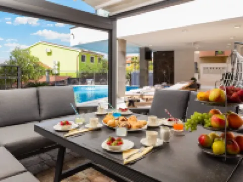 Beach Villa Valentina Hotels in Okrug Gornji