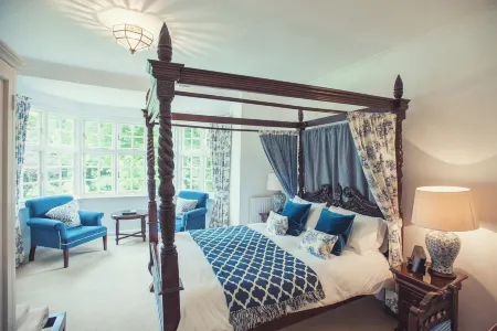 Findon Manor Hotel Отели рядом с достопримечательностью «High Salvington Windmill»