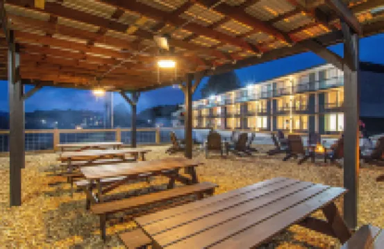 The Mallard Hotel & Suites