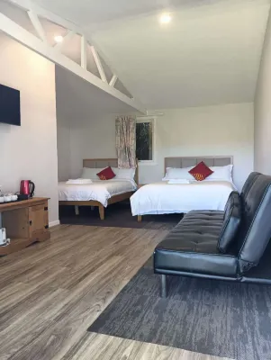 2 double and 1 sofa beds garden chalet, 7D Salisbury Road, Rotorua Hôtels à : Fairy Springs