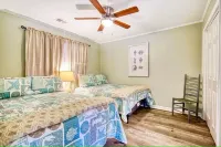 North Myrtle Retreat, 2bd 2ba apartment in 3unit building 1-block from the Beach