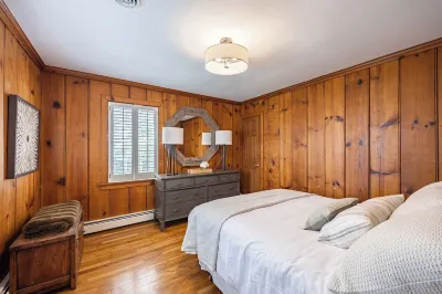 Charming 4-bedroom Stonehouse Hotels near Calvary Pentecostal Tabernacle