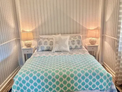 Charming studio in Tybee Island located on a Tidal Creek with dock access Hotels near South Beach