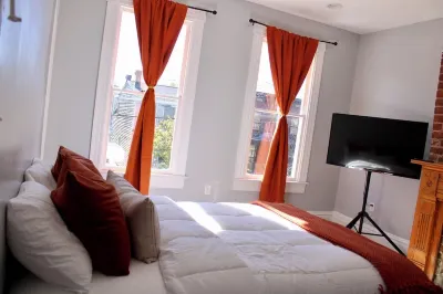 Perfect Holiday Retreat Steps from Downtown RVA Отели в г. 