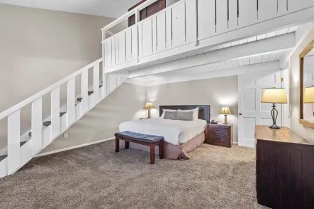 OWNER MANAGED Boyne Mtn Ski-in Ski-out 3BR plus Loft and Bonus Room Sleeps 12