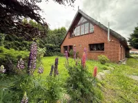 Romantic country house with thatched roof and park-like garden + free laundry package.