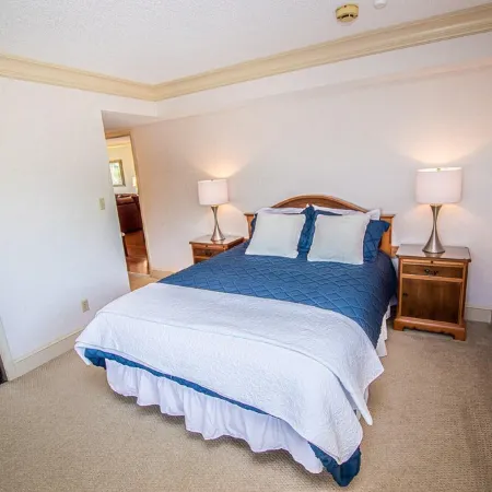 Lake & Golf Views in Saddlebrook Resort. 2 Bed/2Bath