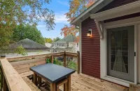 Close To The City With A Farmhouse Feel! Hotels in Colchester