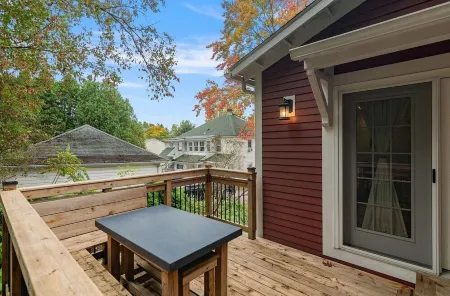 Close To The City With A Farmhouse Feel!