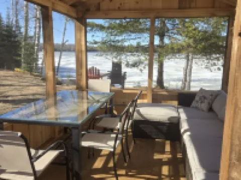 Four Seasons Lake House Between Marquette and Houghton: Paradise on Petticoat! Hotels in Baraga County