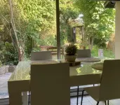 House with garden overlooking Paris and the Eiffel Tower