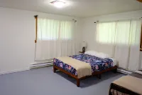 Chalet at Rainier Lodge - 0.4 Miles to Mt Rainer National Park 마운트 레니에 국립공원 주변 호텔
