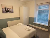 Ty Hiraeth A Charming Stay Steps Away from Caerphilly Castle! Hotels near St Helen's Church