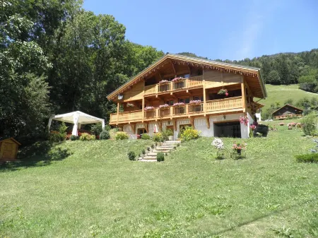 Luxury chalet in the Savoie, typical of the Beaufortain area -classified 4