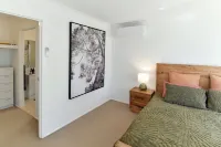 Sleeps 11. All linen and towels provided. Pets welcome. Lovely house.