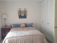2 Bedroom newly renovated townehouse, beautifully decorated at Garfield House