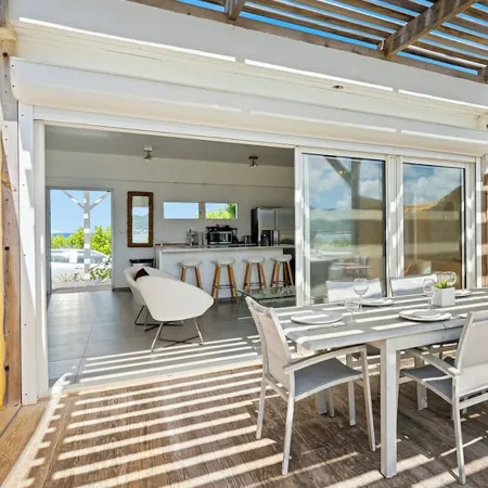 Oceanfront amazing 2 BR Villa - 2 min from the beach