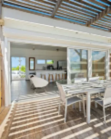 Oceanfront amazing 2 BR Villa - 2 min from the beach