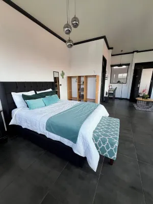 Oasis Loft 5min from SJO airport cozy and comfy fully equipment  down town A/C