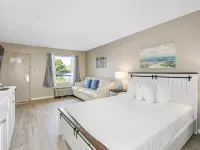 Condo at the Bay with Resort-Style Amenities, Pool, Tiki Bar Hotels in Whitfield