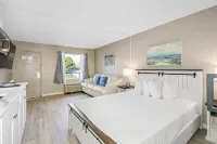 Condo at the Bay with kitchenette, opt-in continental breakfast, queen&sofa bed Hotels in Whitfield