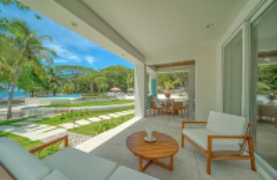 Island Living 2-Bed, 2-Bath Oceanfront Ground-Level Condo Direct Beach Access E7