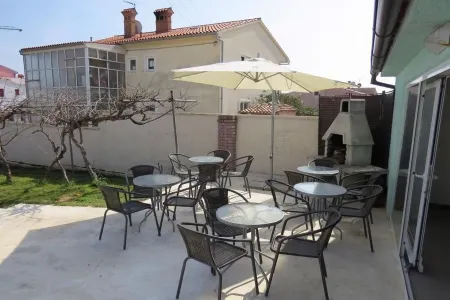 Residence Beni 5 with large heated pool Отели в г. Медулин