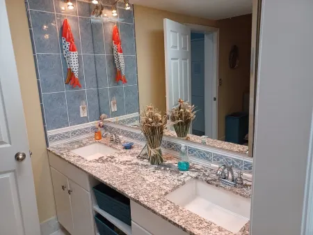 Oceanfront Diver's paradise! First Floor Ocean Front Condo. Great Location!