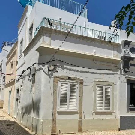 Wonderful house Built To Excellent Standards in the heart of Olhao.