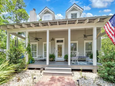 Under the Oaks Cottage in Blue Mountain Beach
