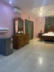 Spacious self contained room with wifi, a kitchenette and jacuzzi فنادق في 