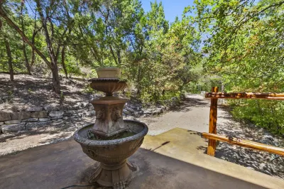 Secluded 1,200 SF Casita in Idyllic Hill Country Setting Minutes From Downtown Hotels near Saint Stephens Episcopal School Football Stadium