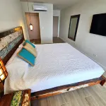 Jaco Beachfront Oasis 2-bedroom condo on Jaco Beach with AC, fitness room, WiFi