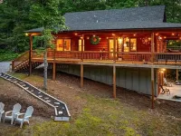 Unique Cabin! Close to Blue Ridge GA and Murphy NC. Hot Tub Has an Amazing View. Hotels in Notla