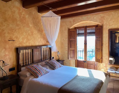 Les Corts de Cal Farrés, rural house 1 h. from BCN: swimming pool, bbq, garden